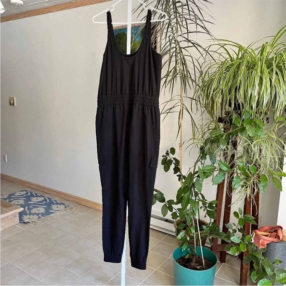 Athleta Size Medium Unbound Jumpsuit Black Travel Commute Lightweight Casual
